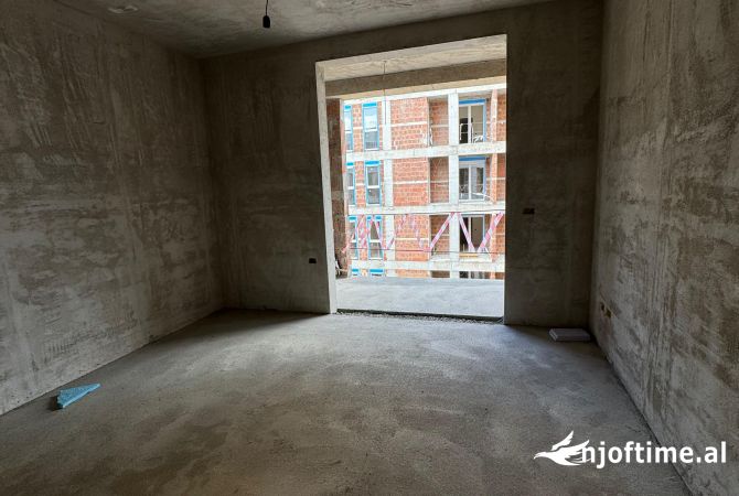 Shtepi ne shitje Apartament ne Tirane, 2+1, Mobilimi Bosh, pa mobiluar, Pagesa 188,000  Euro.