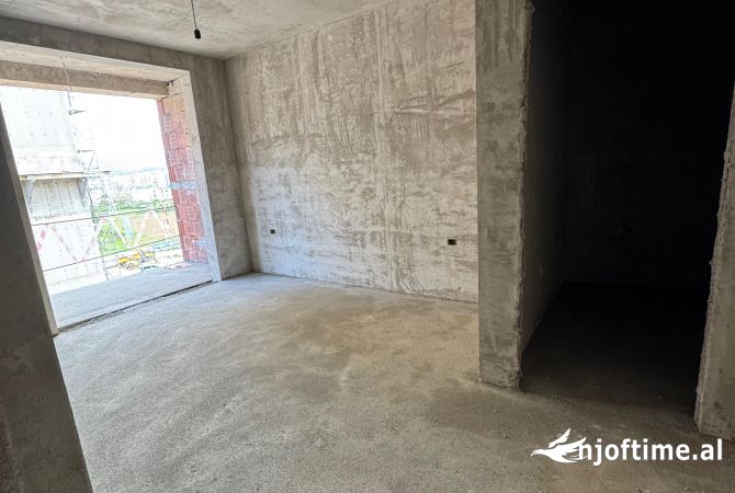 Shtepi ne shitje Apartament ne Tirane, 2+1, Mobilimi Bosh, pa mobiluar, Pagesa 188,000  Euro.