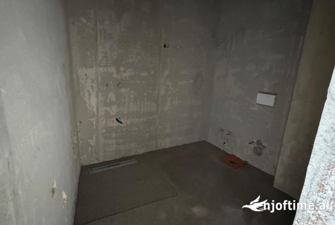 Shtepi ne shitje Apartament ne Tirane, 2+1, Mobilimi Bosh, pa mobiluar, Pagesa 182,000  Euro.