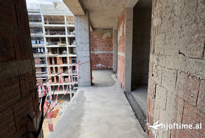 Shtepi ne shitje Apartament ne Tirane, 2+1, Mobilimi Bosh, pa mobiluar, Pagesa 182,000  Euro.