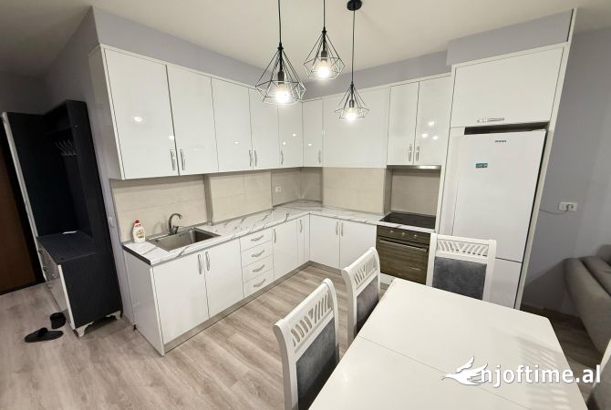 Shtepi me qera Apartament ne Tirane, 1+1, Mobilimi E mobiluar, Pagesa 500  Euro.