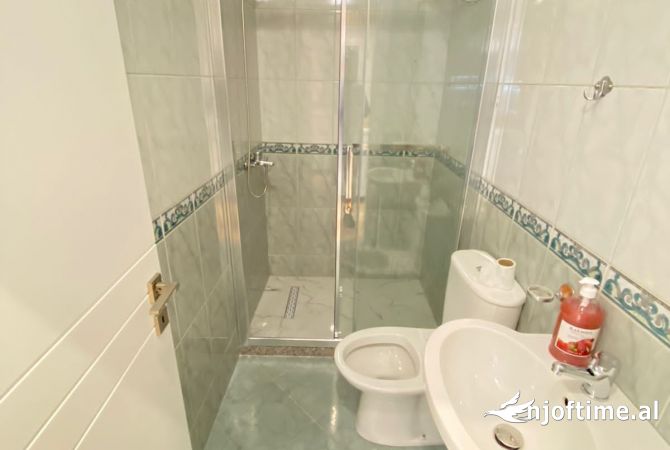 Shtepi me qera Apartament ne Tirane, 2+1, Mobilimi E mobiluar, Pagesa 800  Euro.