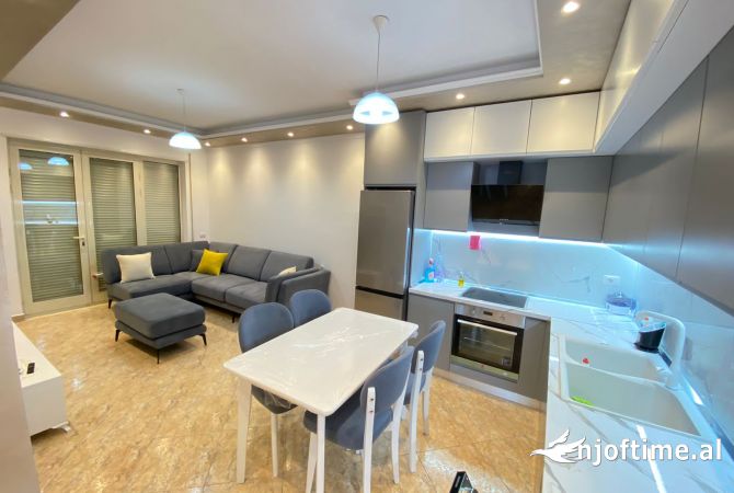 Shtepi me qera Apartament ne Tirane, 2+1, Mobilimi E mobiluar, Pagesa 800  Euro.