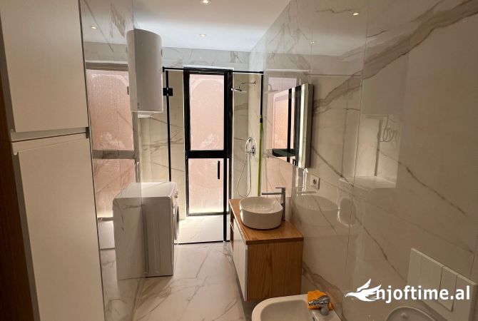 Shtepi me qera Apartament ne Tirane, 2+1, Mobilimi E mobiluar, Pagesa 800  Euro.