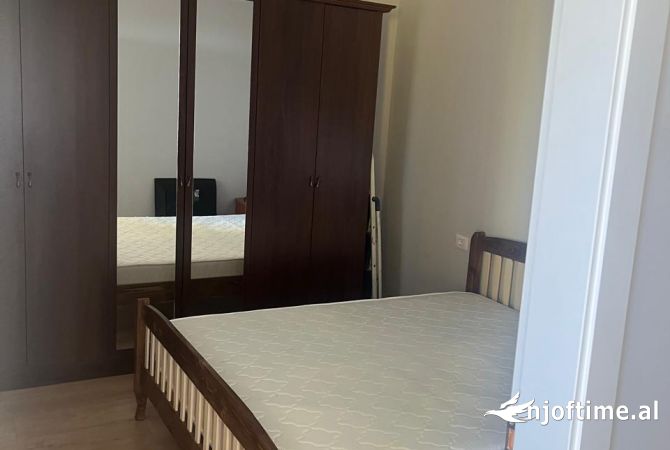 Shtepi me qera Apartament ne Tirane, 2+1, Mobilimi E mobiluar, Pagesa 50,000  Leke.