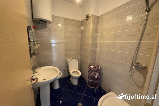 Shtepi me qera Apartament ne Tirane, 2+1, Mobilimi Pjeserisht e mobiluar, Pagesa 400  Euro.