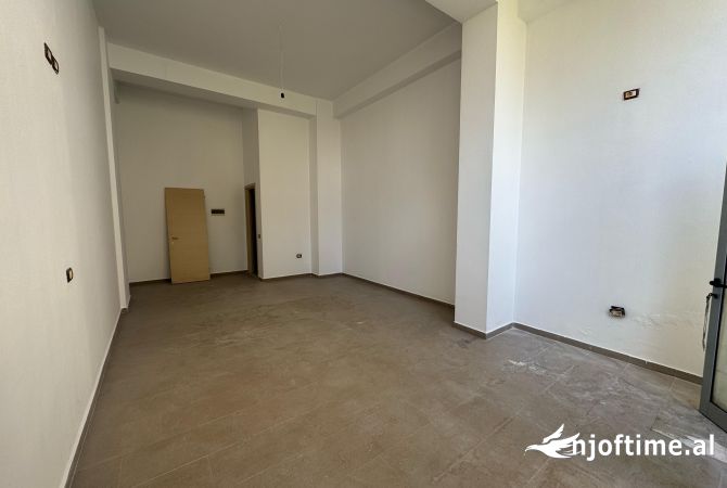 Ambient biznesi me qera 1+1 ne Tirane - 30,000 Leke