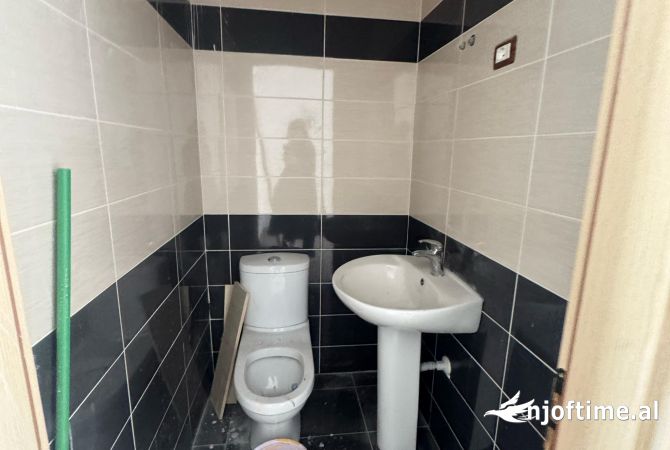 Ambient biznesi me qera 1+1 ne Tirane - 30,000 Leke