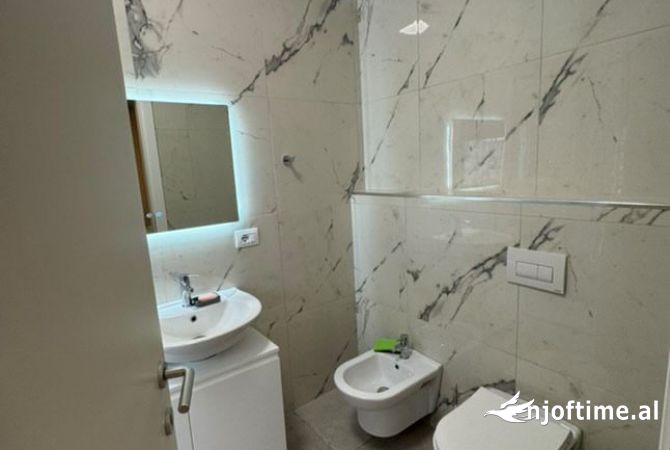 Shtepi me qera Apartament ne Tirane, 2+1, Mobilimi E mobiluar, Pagesa 650  Euro.