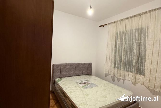 Shtepi me qera Shtepi Private ne Tirane, 2+1, Mobilimi E mobiluar, Pagesa 35,000  Leke.