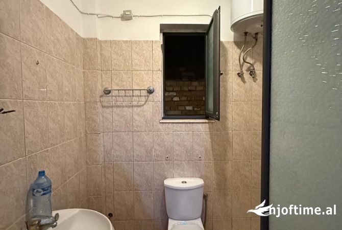 Shtepi me qera Shtepi Private ne Tirane, 2+1, Mobilimi E mobiluar, Pagesa 35,000  Leke.