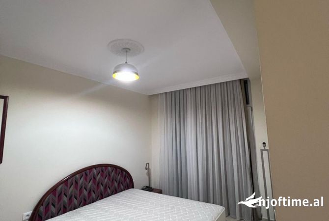Shtepi me qera Apartament ne Tirane, 2+1, Mobilimi E mobiluar, Pagesa 700  Euro.