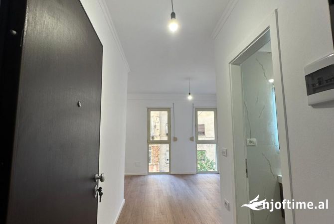 Shtepi ne shitje Apartament ne Tirane, 1+1, Mobilimi E mobiluar, Pagesa 120,000  Euro.