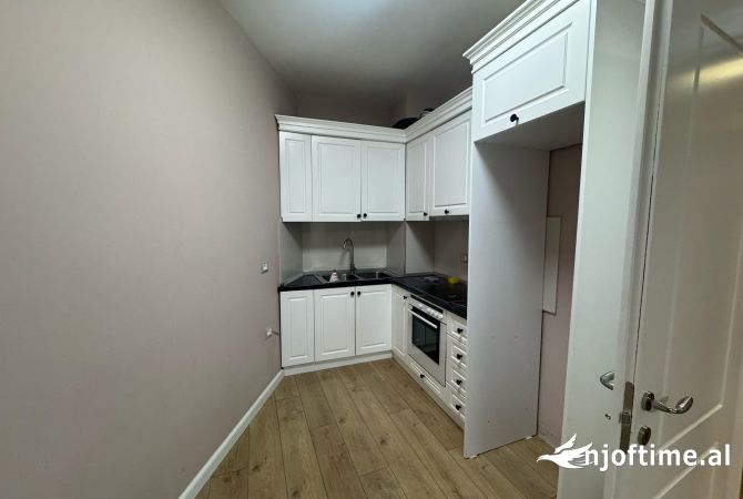 Shtepi me qera Apartament ne Tirane, 1+1, Mobilimi Pjeserisht e mobiluar, Pagesa 350  Euro.