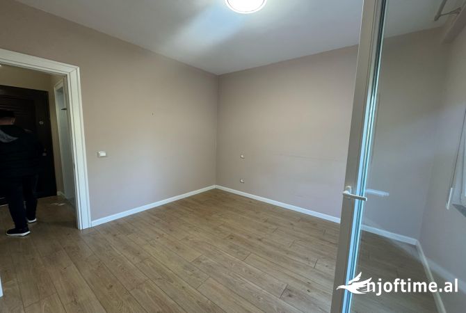 Shtepi me qera Apartament ne Tirane, 1+1, Mobilimi Pjeserisht e mobiluar, Pagesa 350  Euro.