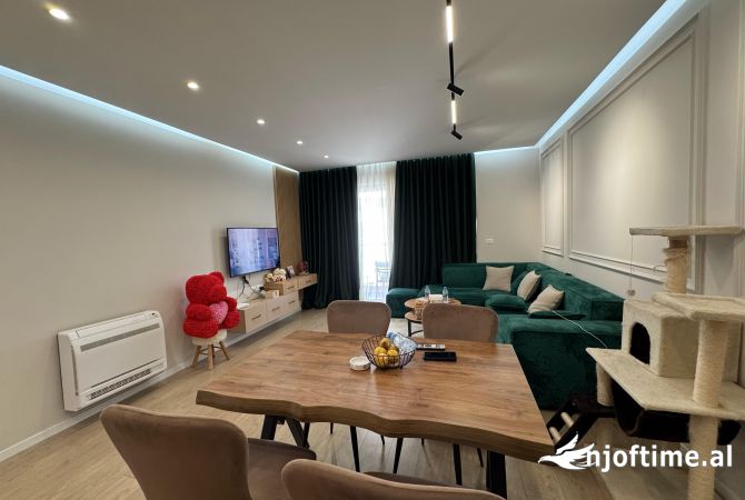 Shtepi ne shitje Apartament ne Tirane, 2+1, Mobilimi E mobiluar, Pagesa 240,000  Euro.
