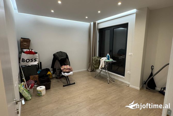Shtepi ne shitje Apartament ne Tirane, 2+1, Mobilimi E mobiluar, Pagesa 240,000  Euro.