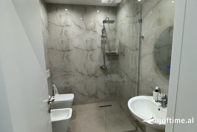 Shtepi ne shitje Apartament ne Tirane, 2+1, Mobilimi E mobiluar, Pagesa 240,000  Euro.