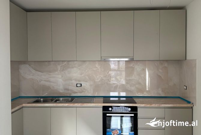 Shtepi me qera Apartament ne Tirane, 1+1, Mobilimi E mobiluar, Pagesa 550  Euro.