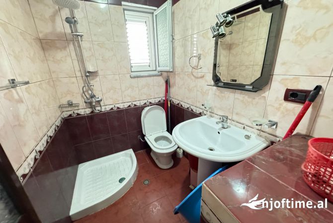 Shtepi me qera Apartament ne Tirane, 2+1, Mobilimi E mobiluar, Pagesa 50,000  Leke.