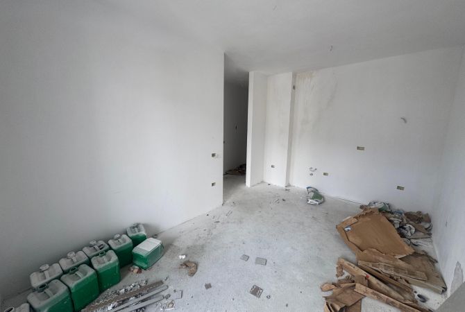 Shtepi ne shitje Apartament ne Tirane, 1+1, Mobilimi Bosh, pa mobiluar, Pagesa 73,000  Euro.