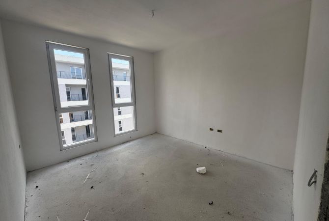 Shtepi ne shitje Apartament ne Tirane, 1+1, Mobilimi Bosh, pa mobiluar, Pagesa 73,000  Euro.