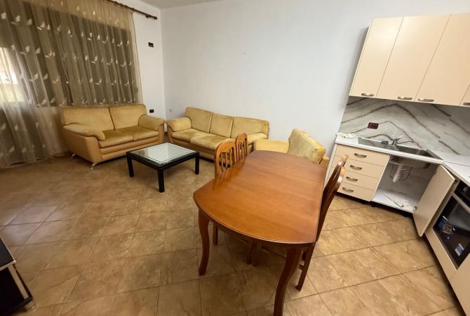 Shtepi me qera 2+1 ne Tirane - 400 Euro