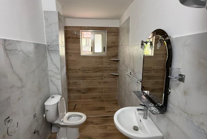 Shtepi ne shitje Apartament ne Tirane, 2+1, Mobilimi E mobiluar, Pagesa 115,000  Euro.