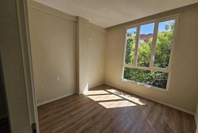 Shtepi ne shitje Apartament ne Tirane, 1+1, Mobilimi Bosh, pa mobiluar, Pagesa 124,000  Euro.