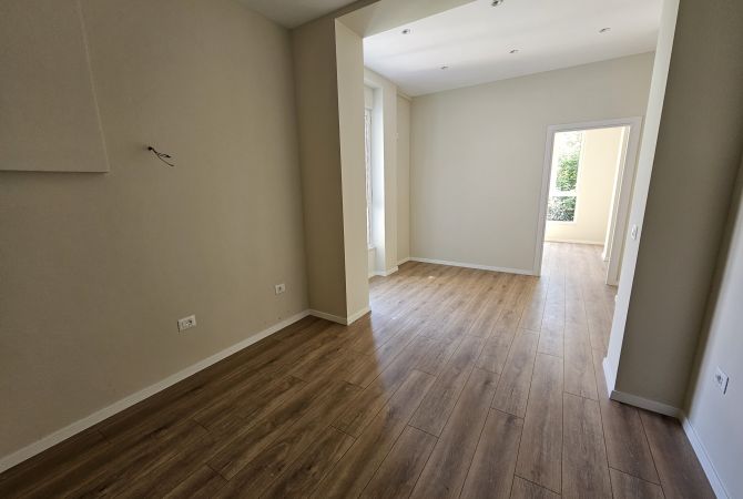 Shtepi ne shitje Apartament ne Tirane, 1+1, Mobilimi Bosh, pa mobiluar, Pagesa 124,000  Euro.