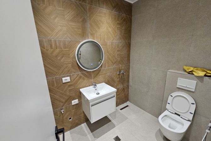 Shtepi ne shitje Apartament ne Tirane, Garsoniere, Mobilimi Bosh, pa mobiluar, Pagesa 119,000  Euro.