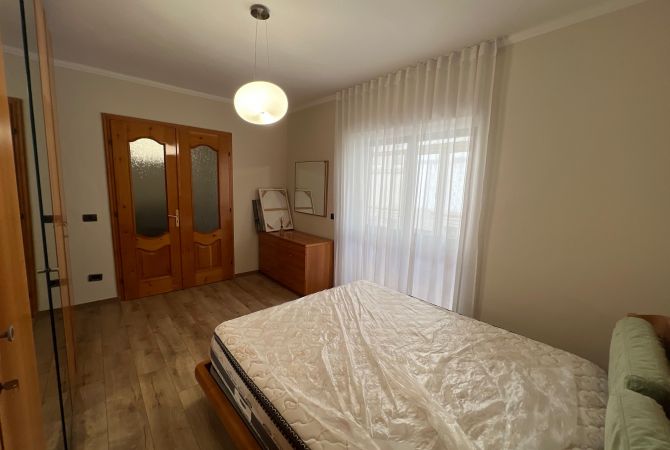 Shtepi me qera 3+1 ne Tirane - 650 Euro