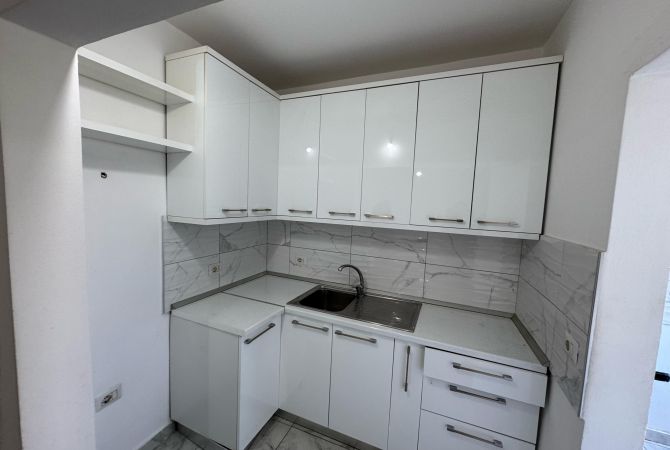 Shtepi me qera Apartament ne Tirane, 2+1, Mobilimi E mobiluar, Pagesa 350  Euro.
