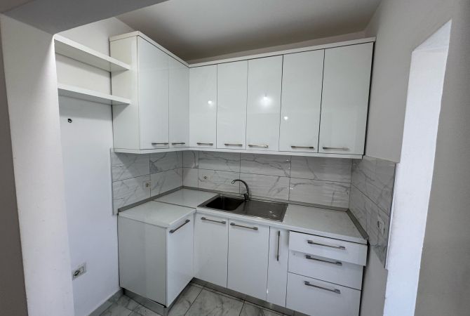Shtepi me qera Apartament ne Tirane, 2+1, Mobilimi E mobiluar, Pagesa 350  Euro.