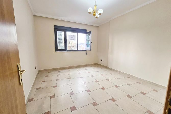 Ambient biznesi me qera 3+1 ne Tirane - 1,000 Euro