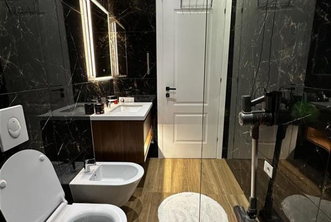 Shtepi ne shitje Apartament ne Tirane, 2+1, Mobilimi E mobiluar, Pagesa 253,000  Euro.