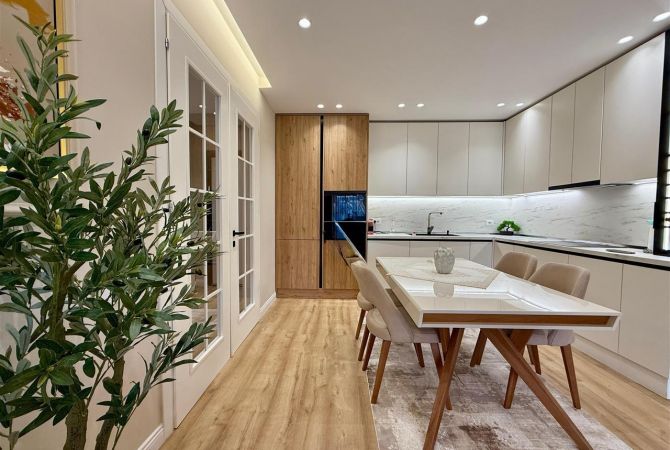 Shtepi ne shitje Apartament ne Tirane, 2+1, Mobilimi E mobiluar, Pagesa 253,000  Euro.