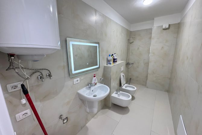 Shtepi me qera Apartament ne Tirane, 2+1, Mobilimi E mobiluar, Pagesa 1,000  Euro.