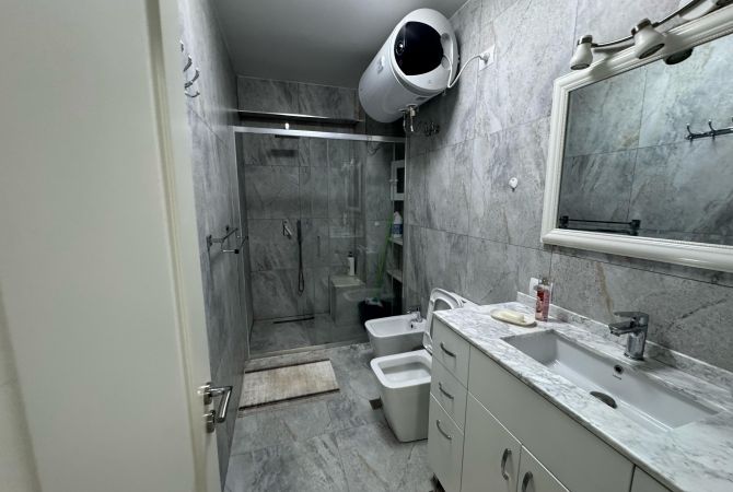 Shtepi me qera Apartament ne Tirane, 2+1, Mobilimi E mobiluar, Pagesa 1,000  Euro.