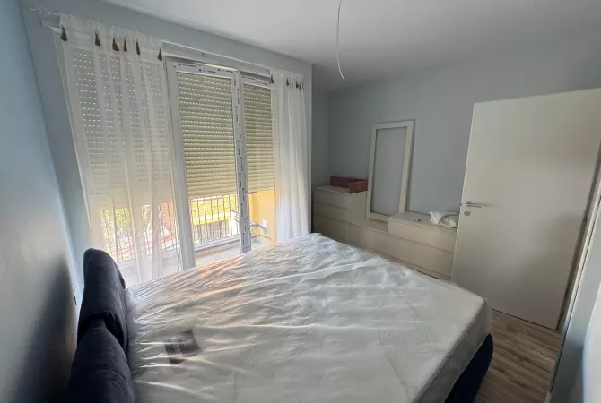 Shtepi me qera 1+1 ne Tirane - 60,000 Leke