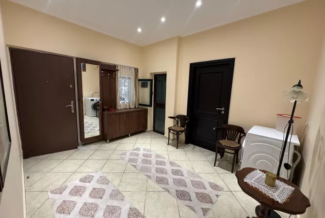 Shtepi me qera 2+1 ne Tirane - 450 Euro