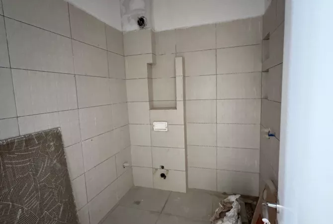 Ambjent biznesi me qera 3+1 ne Tirane - 600 Euro