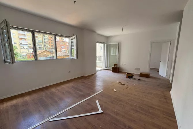 Ambjent biznesi me qera 3+1 ne Tirane - 600 Euro