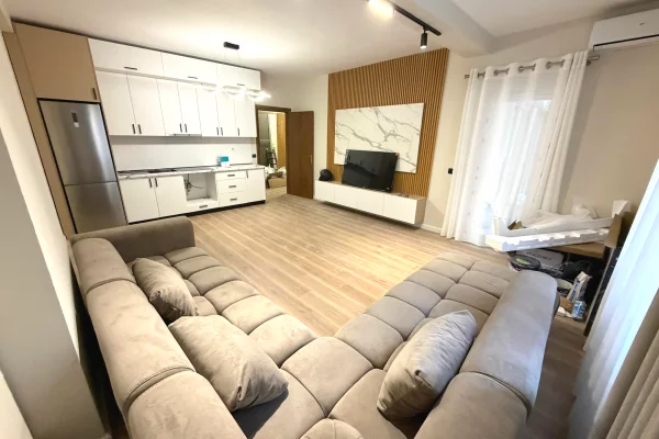 Shtepi ne shitje 2+1 ne Tirane - 16,000,000 Leke