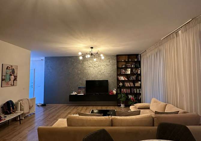 Shtepi ne shitje Apartament ne Tirane, 2+1, Mobilimi E mobiluar, Pagesa 219,000  Euro.