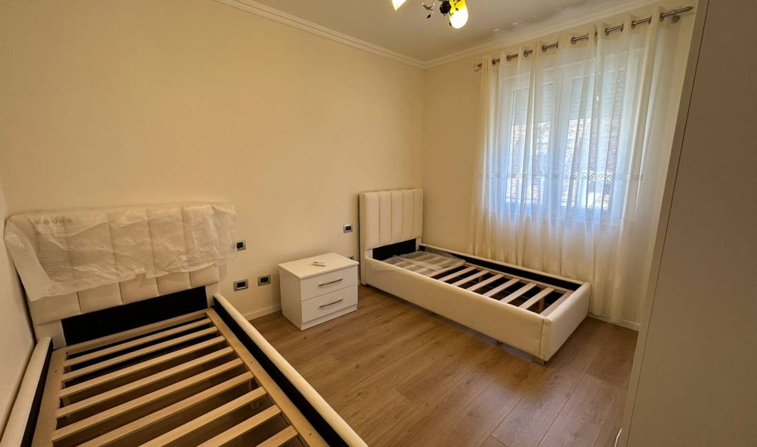 Shtepi ne shitje Apartament ne Tirane, 1+1, Mobilimi E mobiluar, Pagesa 129,000  Euro.