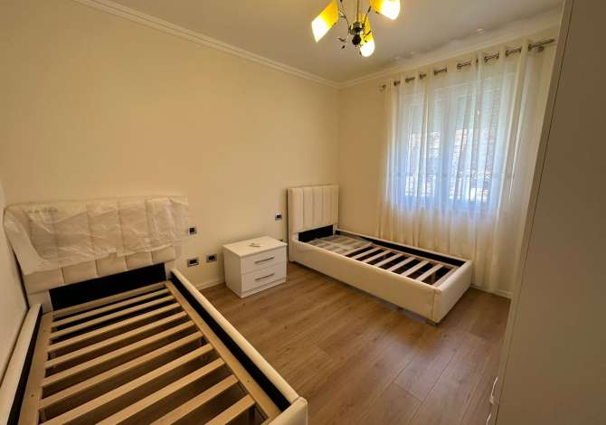 Apartament ne shitje mbi Komunen e Parisit!