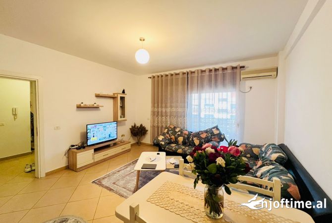 Shtepi ne shitje Apartament ne Tirane, 2+1, Mobilimi E mobiluar, Pagesa 120,000  Euro.