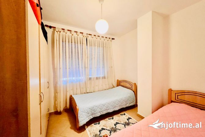 Shtepi ne shitje Apartament ne Tirane, 2+1, Mobilimi E mobiluar, Pagesa 120,000  Euro.