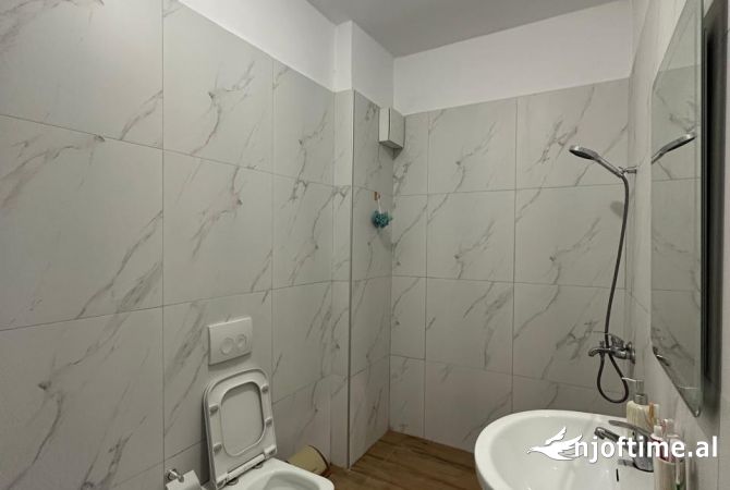 Shtepi ne shitje Apartament ne Tirane, 1+1, Mobilimi E mobiluar, Pagesa 120,000  Euro.